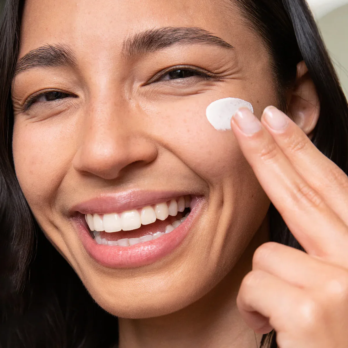 Dew Good Illuminating Serum Sunscreen SPF 30 - Image 2
