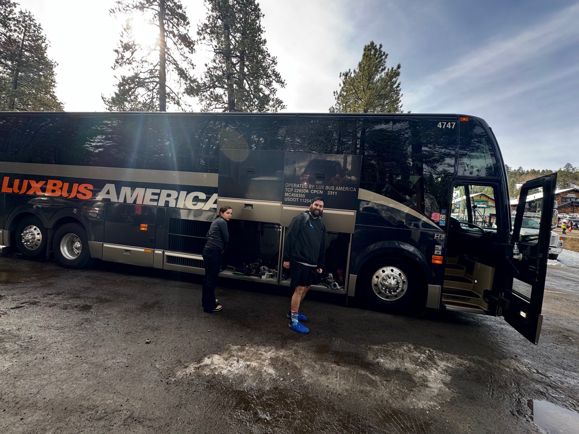 Snow Summit Ski Bus - Image 2