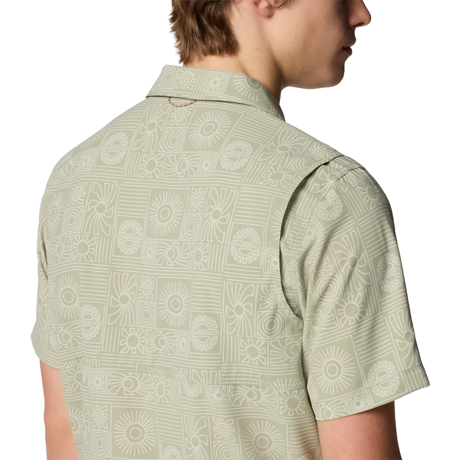 Men's Tech Trail Utility Print Woven Short Sleeve Shirt - Image 4