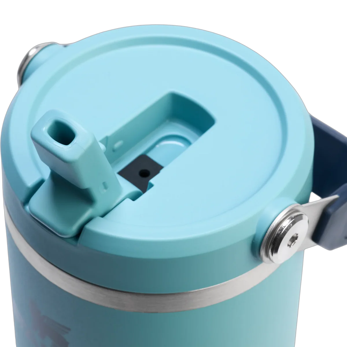 The IceFlow Flip Straw 2.0 Tumbler 30 oz - Image 5
